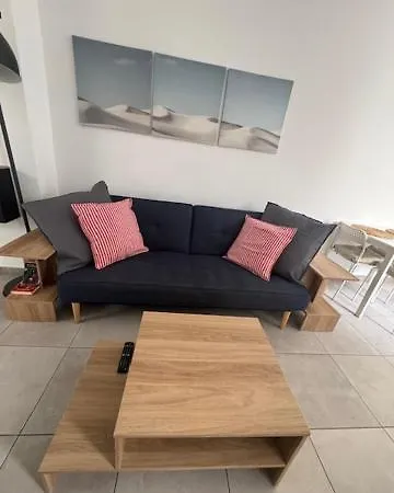 1 Apartment *